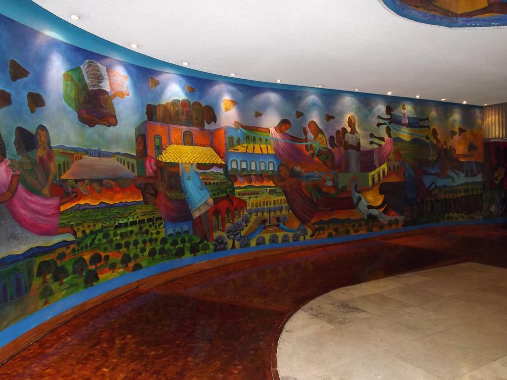 Hotel Royal Pedregal Ciudad de México Exteriér fotografie Mural by the artist at the Taj Mahal Palace, Mumbai