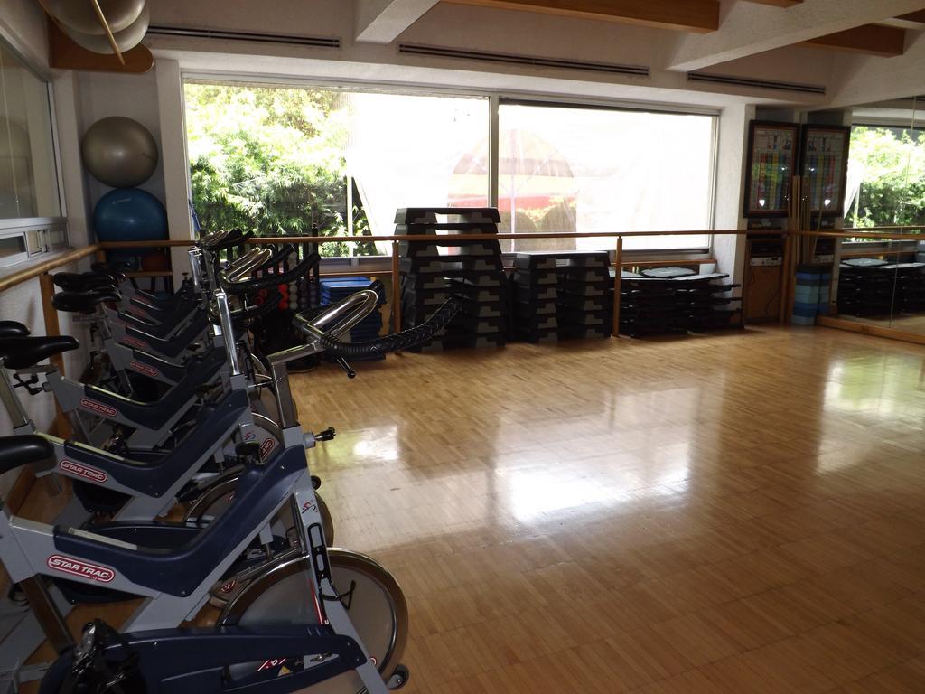 Hotel Royal Pedregal Ciudad de México Exteriér fotografie The gym at the school